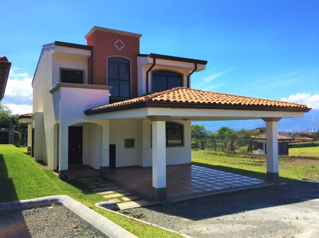 Casa en Venta dentro de Residencial Altamira, Heredia