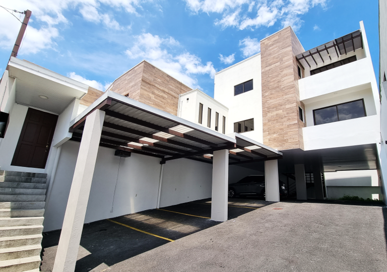 Edificio con 6 Apartamentos en Venta