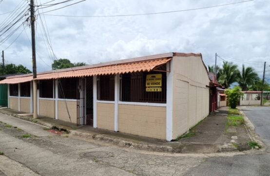 Propiedad con 2 Casas en Venta Ubicada en Turrialba