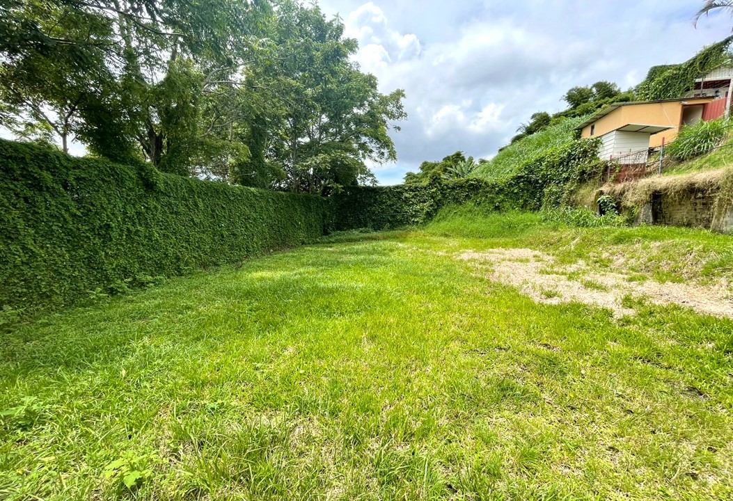 Terreno con Casa en Venta ubicada en Los Ángeles de Heredia