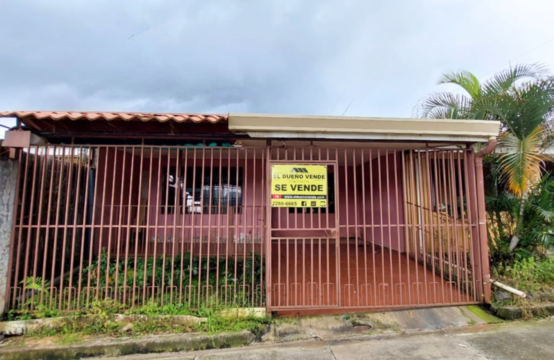 Casa en Venta, ubicada en el Centro de Naranjo