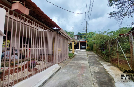 Casa en Venta, ubicada en el Centro de Naranjo