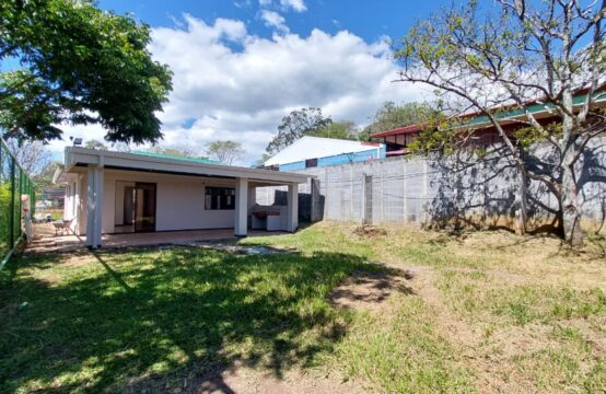 Casa con amplio jardin ubicada en Poas de Alajuela